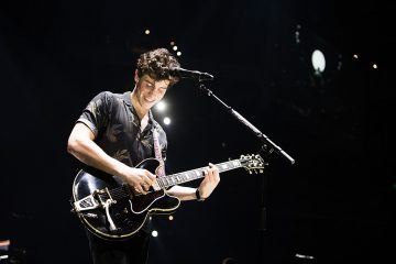 Image of Shawn Mendes performing