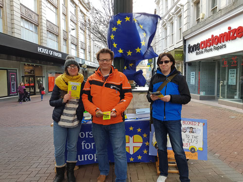image of Tim Joyce and two other campaigners at a Dorset for Europe stall in Bournemouth