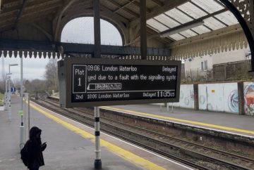 Delay to London screenPhoto Credits: Riley 