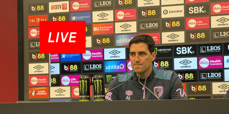 Andoni Iraola speaking to the media.